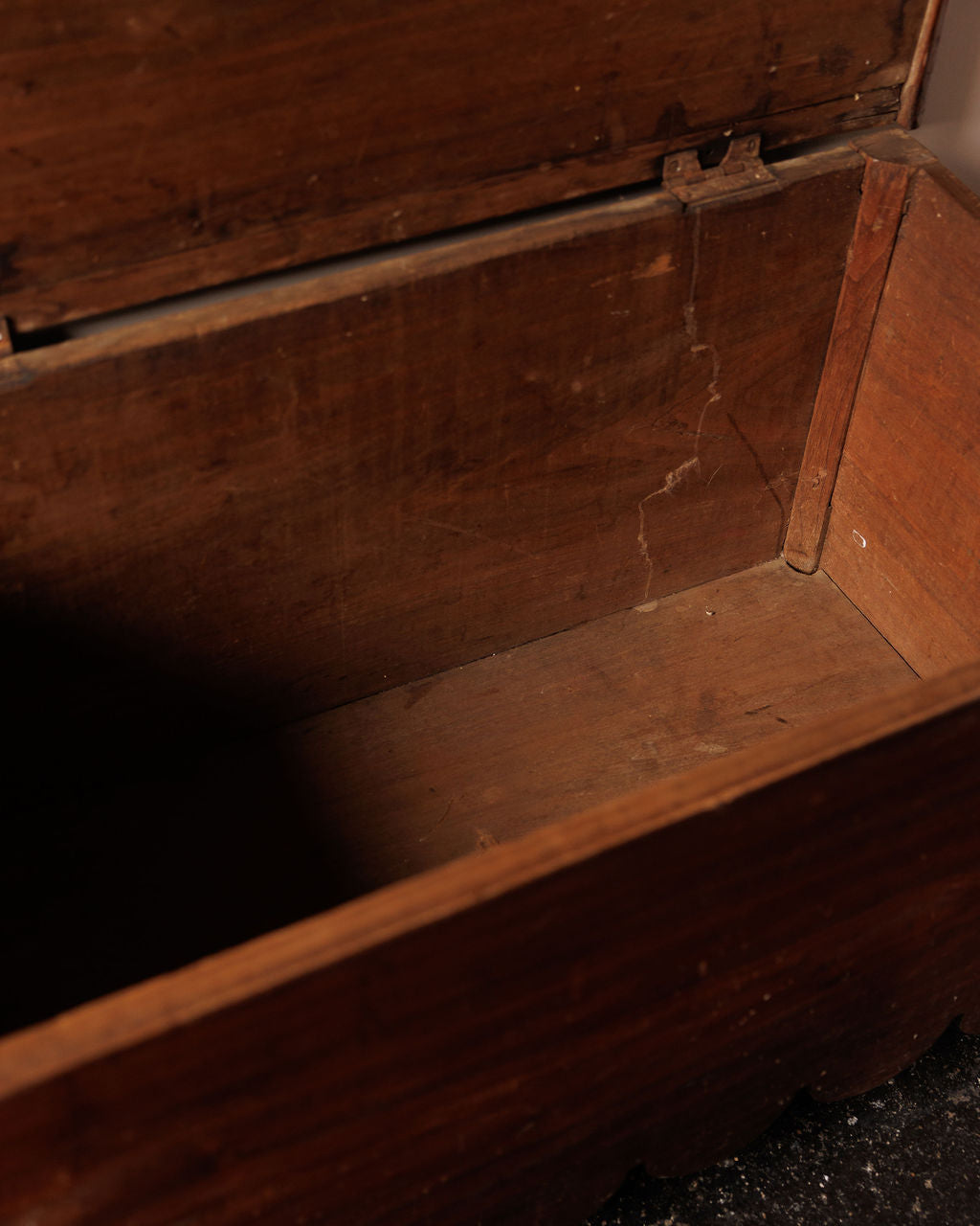 Scalloped Wood Blanket Chest with Turned Legs